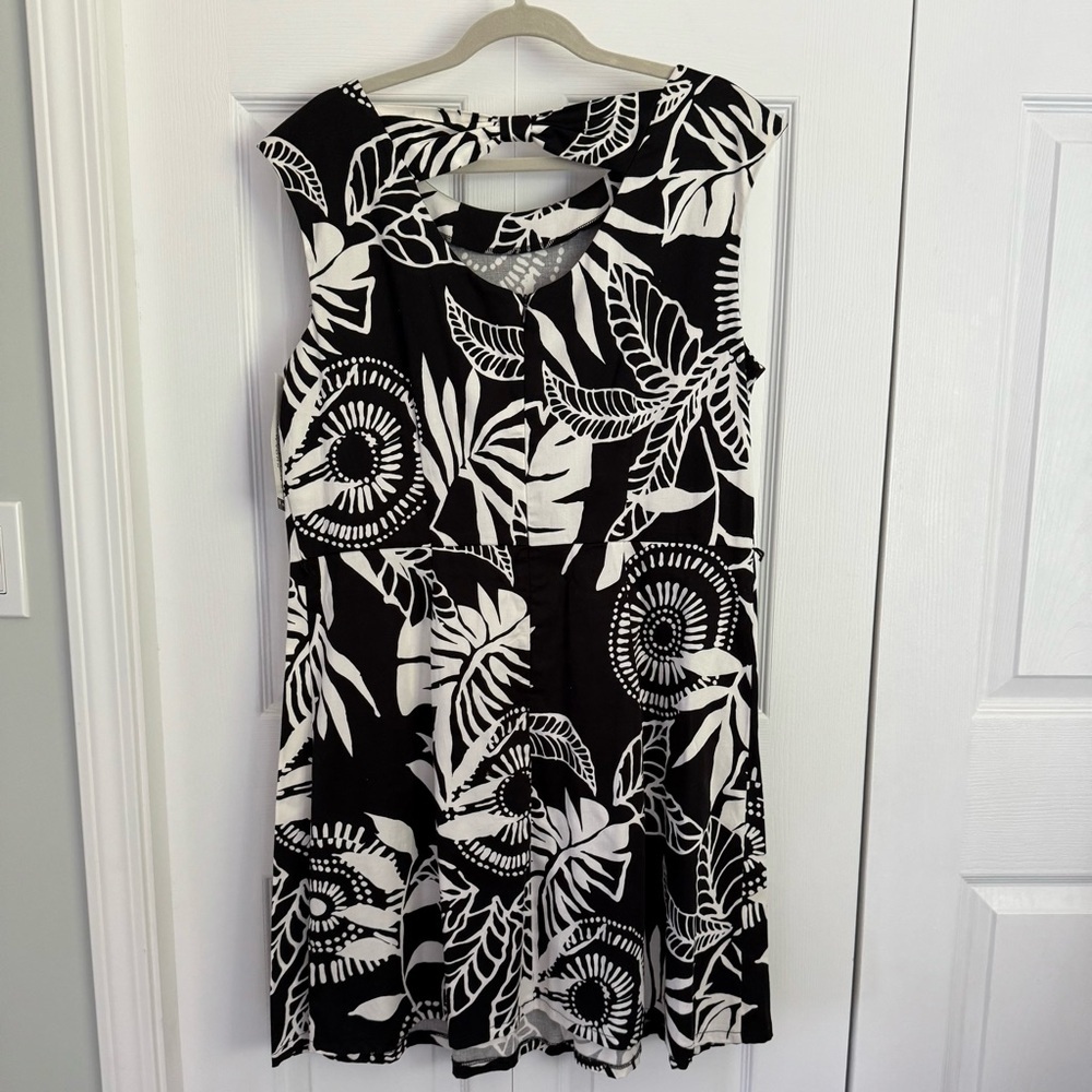 NEW Perceptions Black and White Classy Sleeveless Sheath Dress SIZE 16 - Picture 7 of 11
